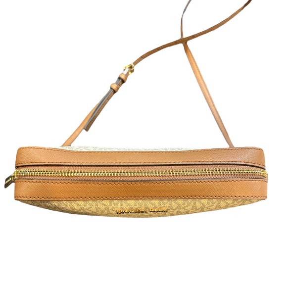 EUC Michael Kors Jet Set Crossbody - Picture 3 of 10